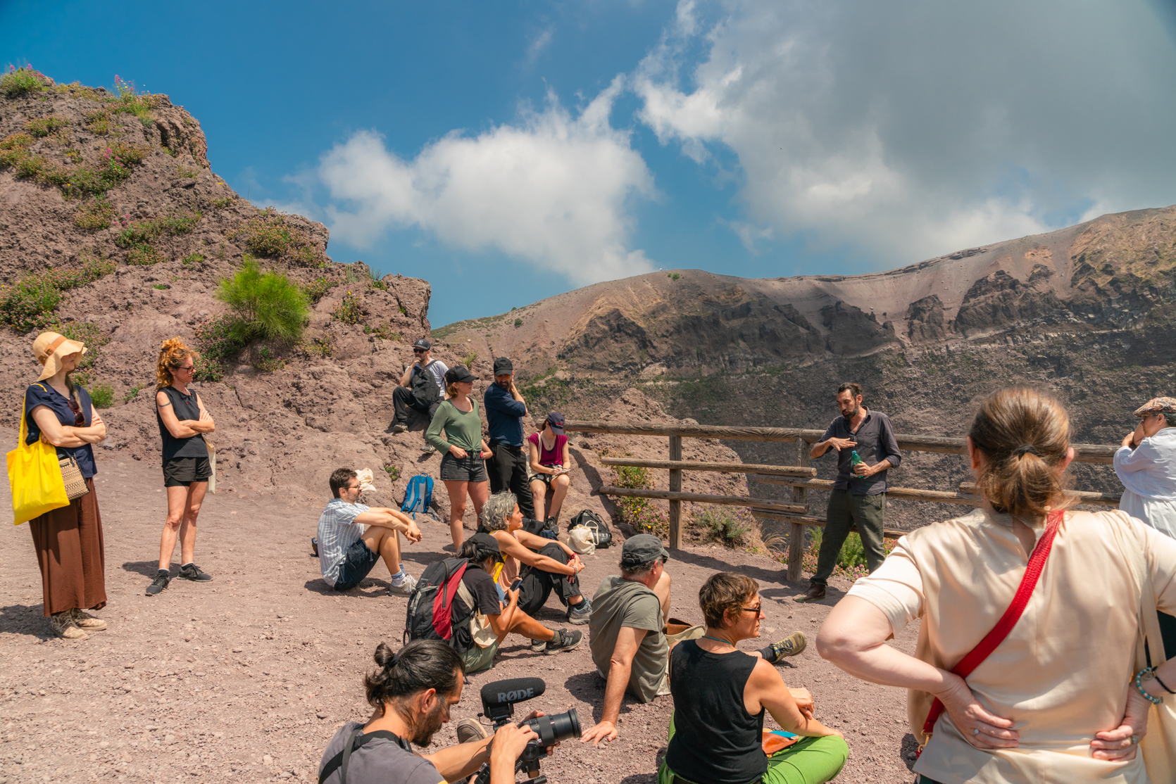 Sul Gran Cono del Vesuvio con l_artista Riccardo Arena